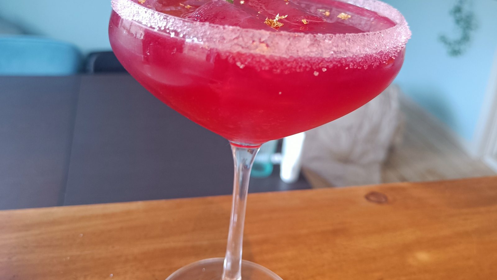 Cosmopolitan: Skål for Glæde og Glamour!