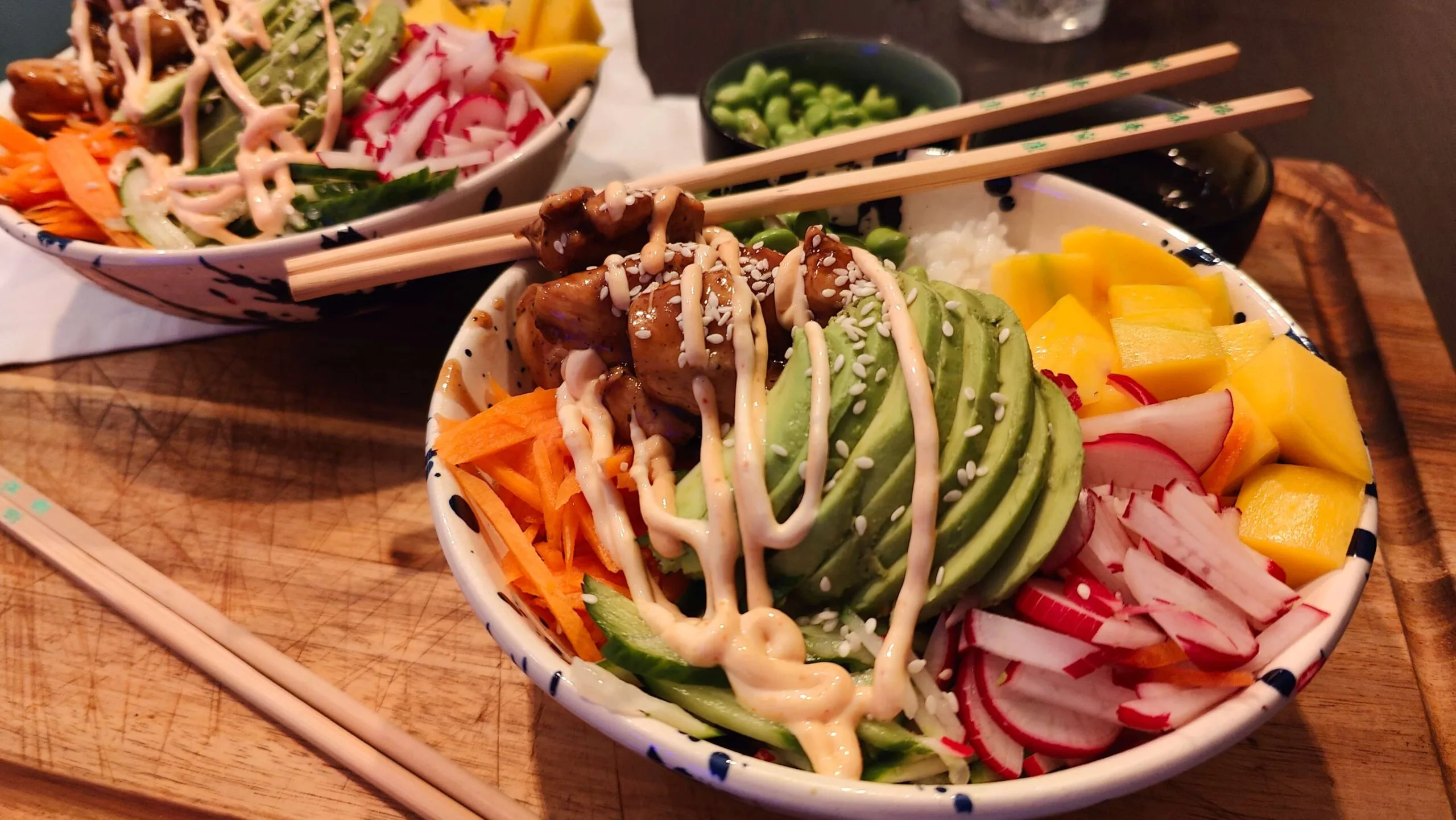 Poke bowl opskrift med terriyaki kylling